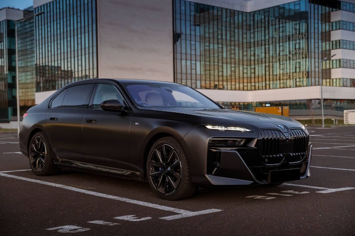 Véhicule de catégorie Électrique — Tesla Model S, Mercedes EQE